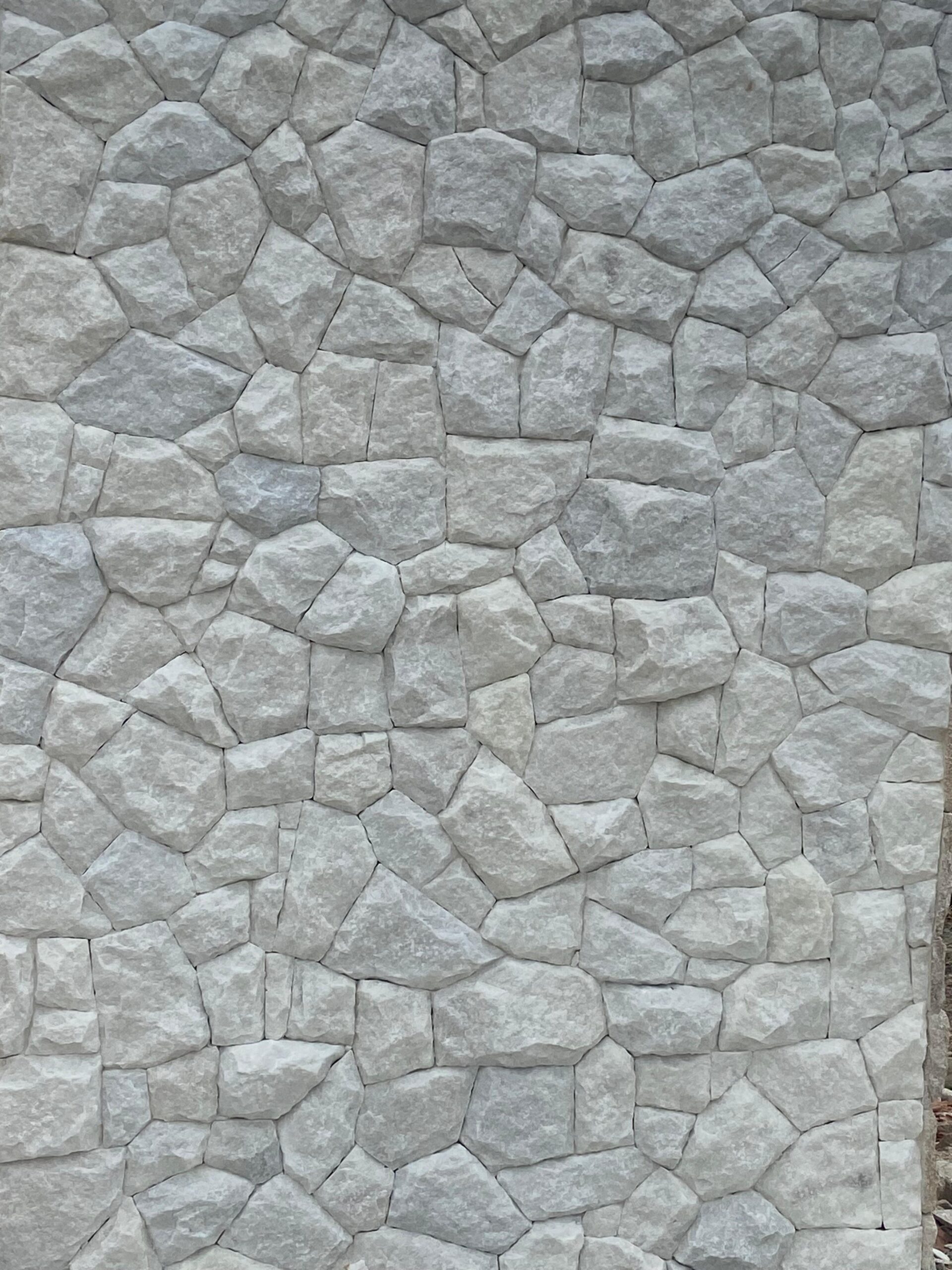 Pedra Moledo Branca Premium, de visual claro e sofisticado